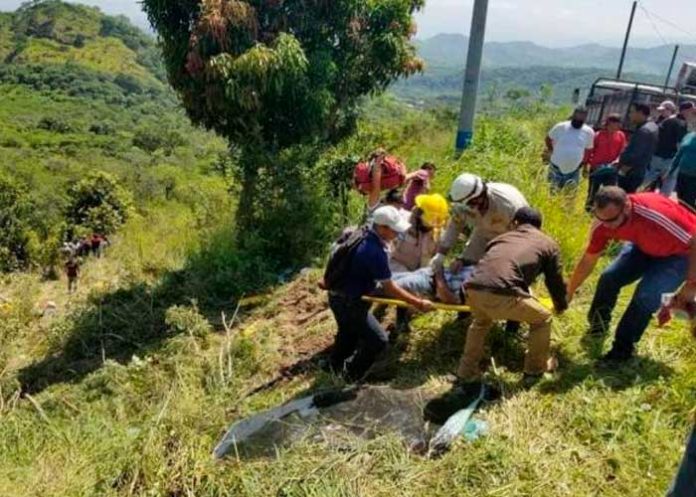 Aparatoso accidente de autobús en Honduras deja 19 heridos y dos muertos