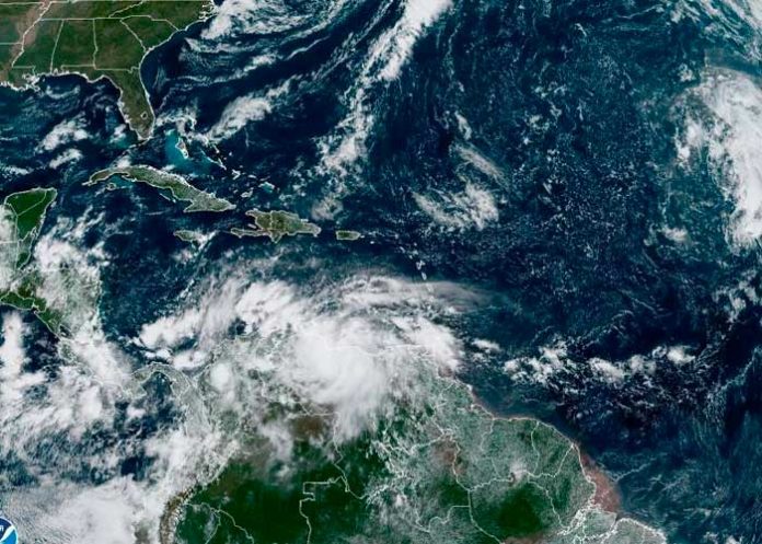 En alerta Honduras por ciclón tropical con potencial de huracán