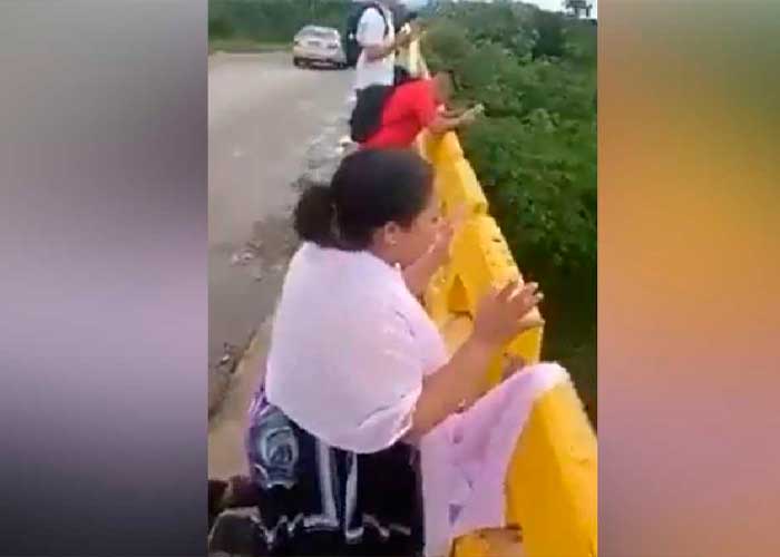 Hondureños postrados de rodillas claman para que Julia no golpee su país