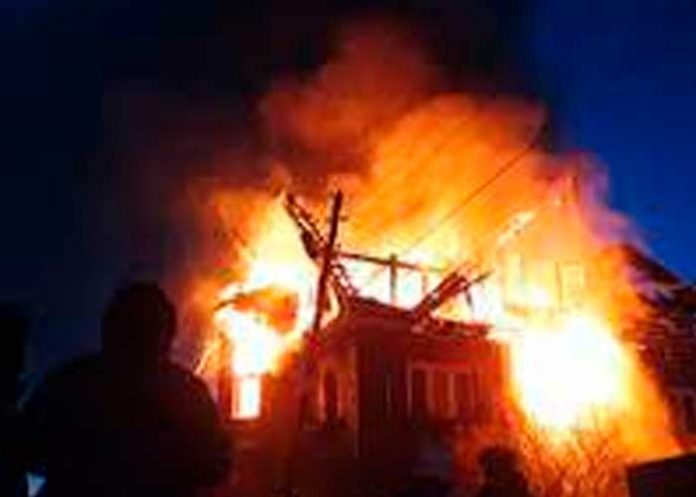 Voraces llamas de un incendio calcinan a ocho personas en Oklahoma