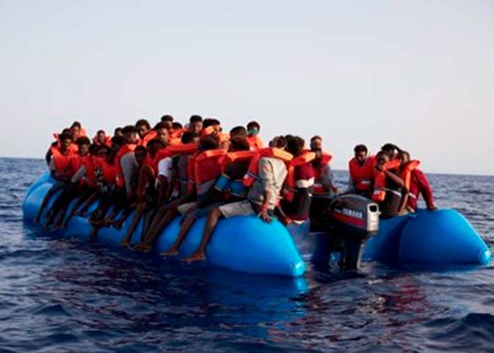 Nuevo gobierno de Italia prohíbe ingreso de barcos rescatistas de migrantes