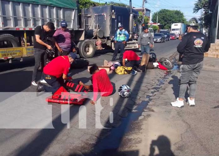 Accidente de motociclistas cerca de La Ceibita, en Managua