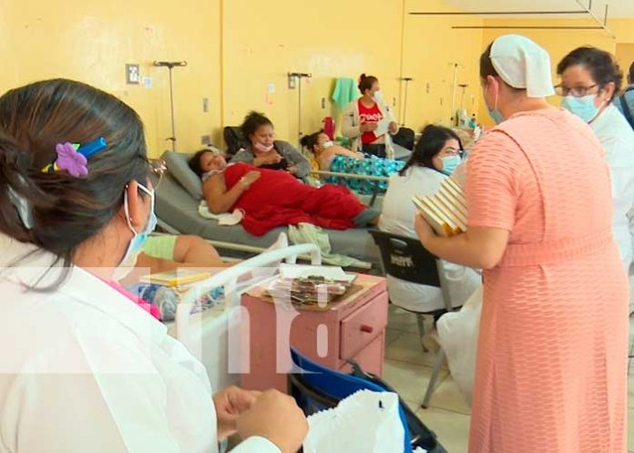 Ministerio de Ayuda Cristiana entrega donativo a madres en el hospital Alemán