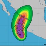 Huracán Roslyn se intensificó a categoría 3 azotando el pacífico de México