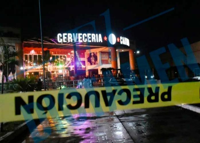 Riña entre hombres borrachos en México deja a un mesero muerto (Video)