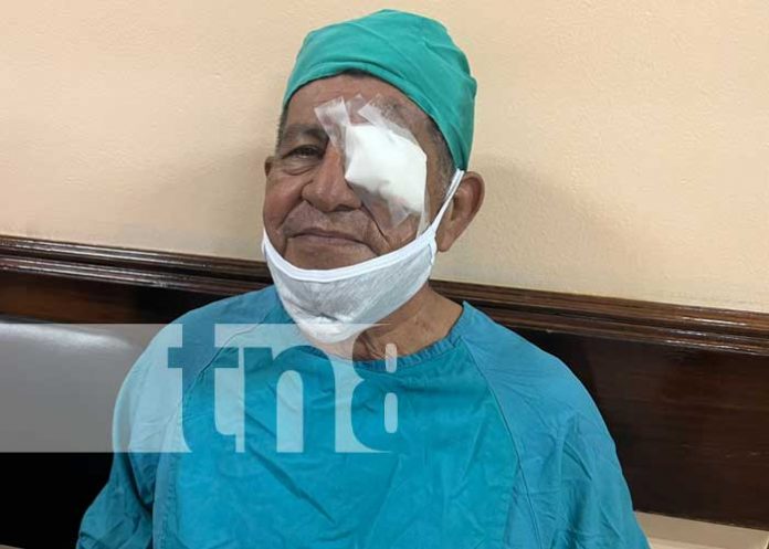 Don Silvio ahora tiene una nueva oportunidad de vida gracias a una exitosa cirugía de cataratas, gratis en Nicaragua