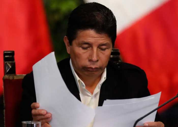 Presidente de Perú denunció "la ejecución de una nueva modalidad de golpe de Estado"