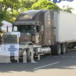 Camiones con alimentos para familias en El Rama