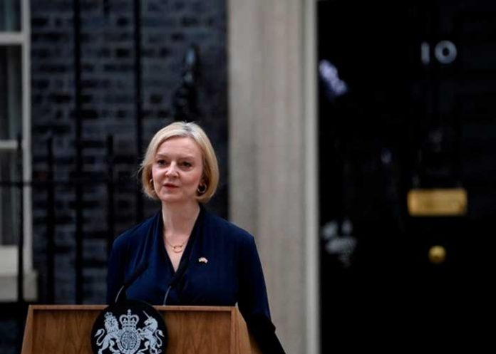 Debacle en Reino Unido acaba con el mandato de la primera ministra
