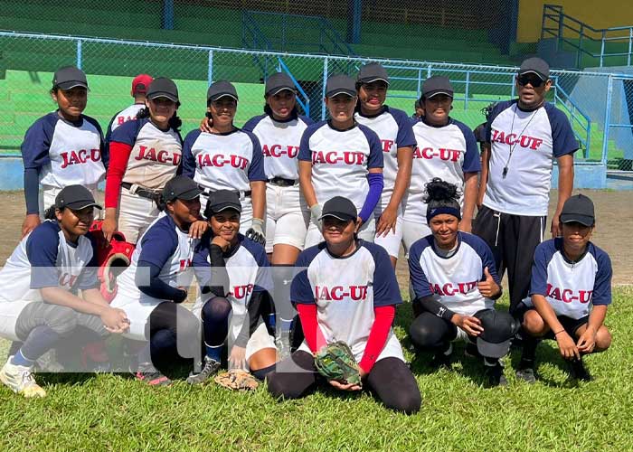 Softball en colegios del país gracias al IND y MINED