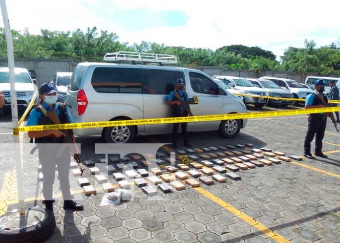 Policía captura a traficantes con varios kilos de cocaína en Río San Juan