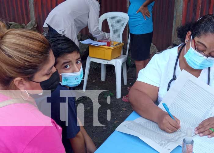 Jornada de vacunación en un barrio de Managua
