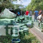 Pobladores aprovecharon un choque para llevarse pintura en Yalagüina, Madriz