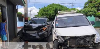 ¡Clase impacto! Vehículos protagonizan fuerte accidente en Managua