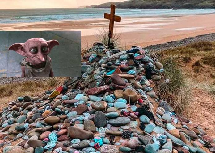 Piden a fans de ‘Harry Potter’ no dejar calcetines en la tumba de Dobby
