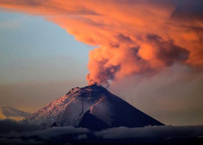 En peligro, volcán más grande del mundo aumenta su actividad