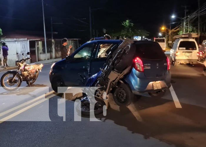 Por girar en U provocó accidente y dejó un motociclista lesionado en la Carretera Sur