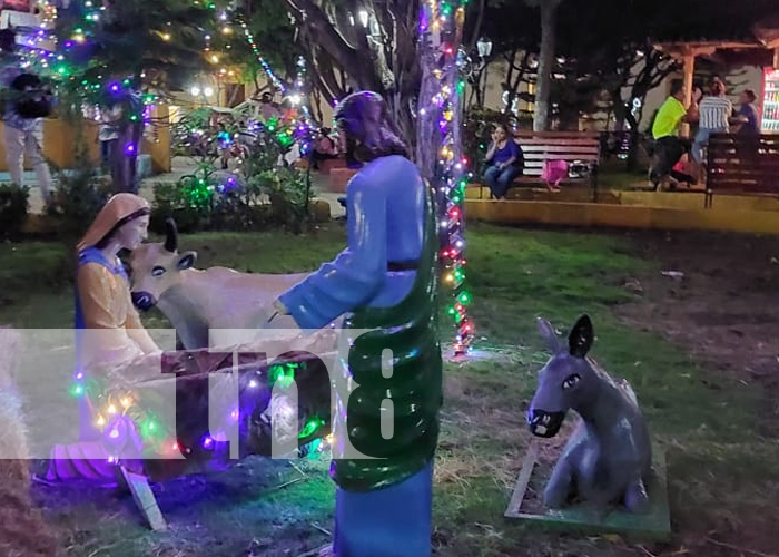 Foto: Luces navideñas ya están instaladas en el parque central de Nandaime / TN8
