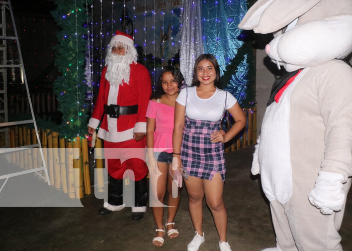 Niños celebran con santa y el conejo la navidad en Siuna / TN8