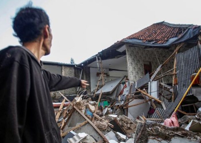 Búsqueda de supervivientes en Indonesia tras sismo que mató a 162 personas
