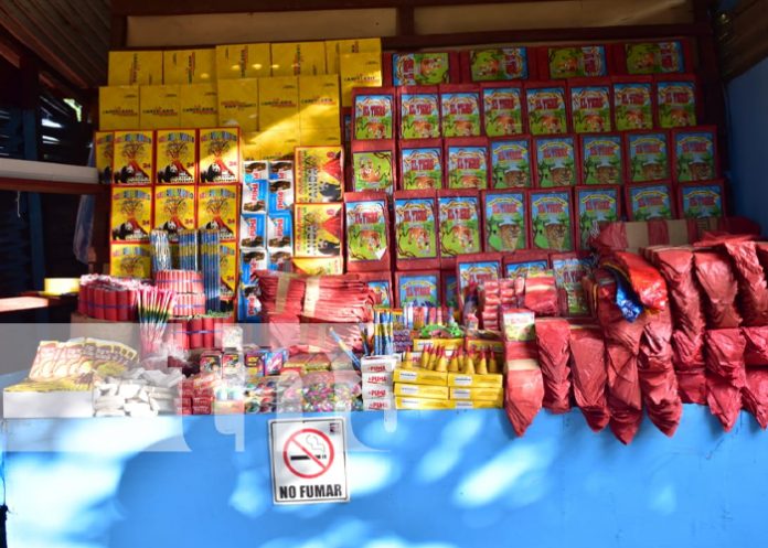 Comerciantes de pólvora con buenas expectativas de ventas en León