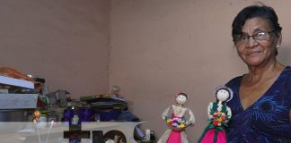 Mujeres artesanas de Madriz destacan en la elaboración de adornos navideños.