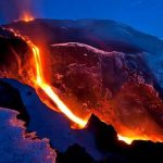 En Hawái, el volcán más grande del mundo entra en erupción