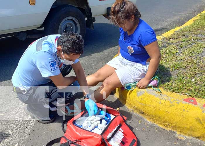 Ruta 117 presenta fallas mecánicas y se estrella contra un semáforo en Managua