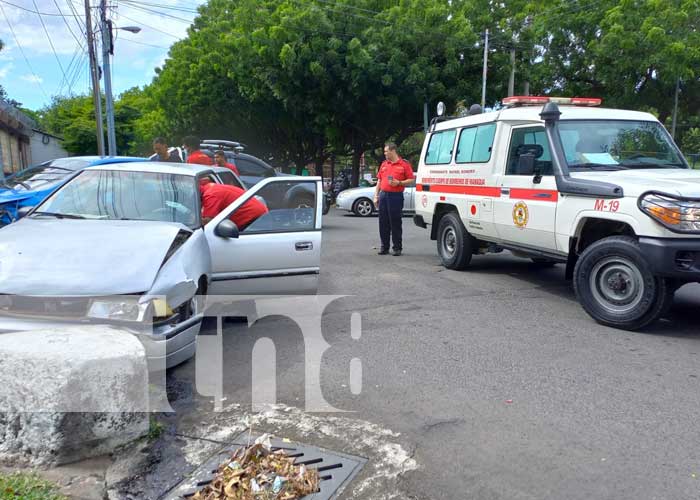"Se tiró el alto": Accidente entre dos vehículos deja un lesionado en Managua