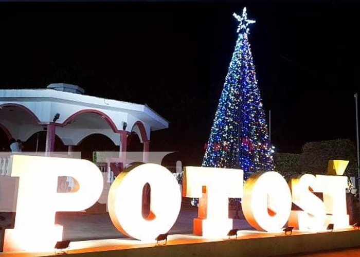  Árbol y luces navideñas engalanan el nuevo parque de Potosí en Rivas 