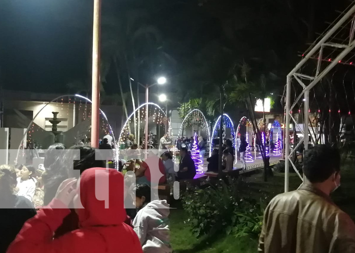 Foto: Inauguración de luces navideñas en el parque central de Carazo / TN8