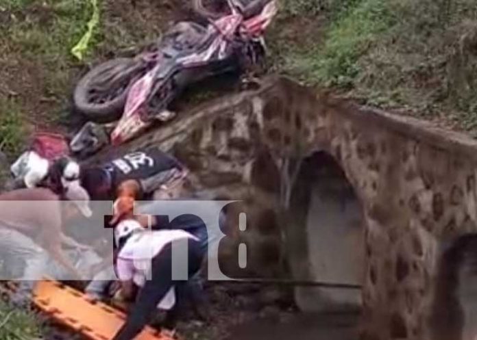 Foto: Motociclista resultó con lesiones de consideración al precipitarse a una alcantarilla en Juigalpa, Chontales / TN8
