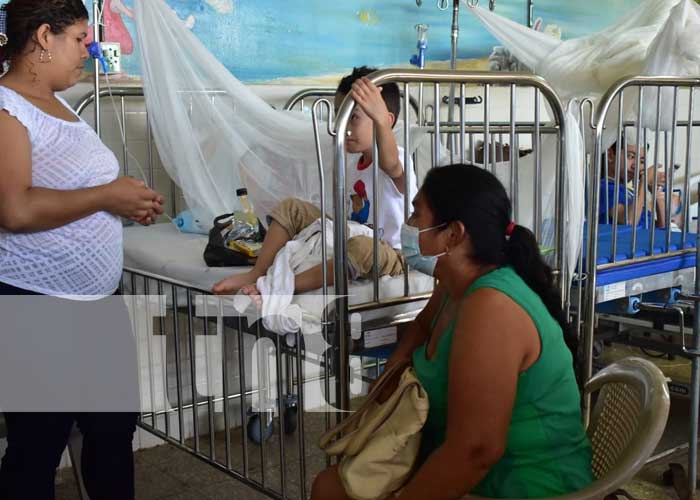 Autoridades del HEODRA reciben equipos médicos en León