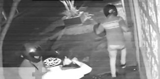 Le arrebatan motocicleta en la puerta de su casa a un joven de Managua