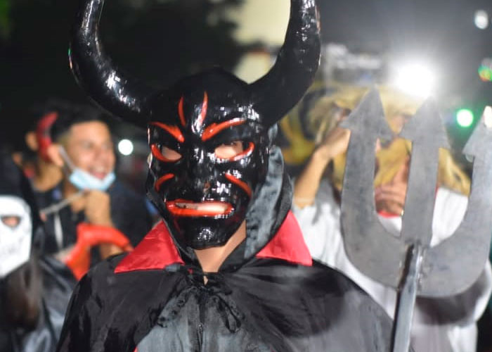 Realizan el XX carnaval nacional de mitos, leyendas y tradiciones leonesas