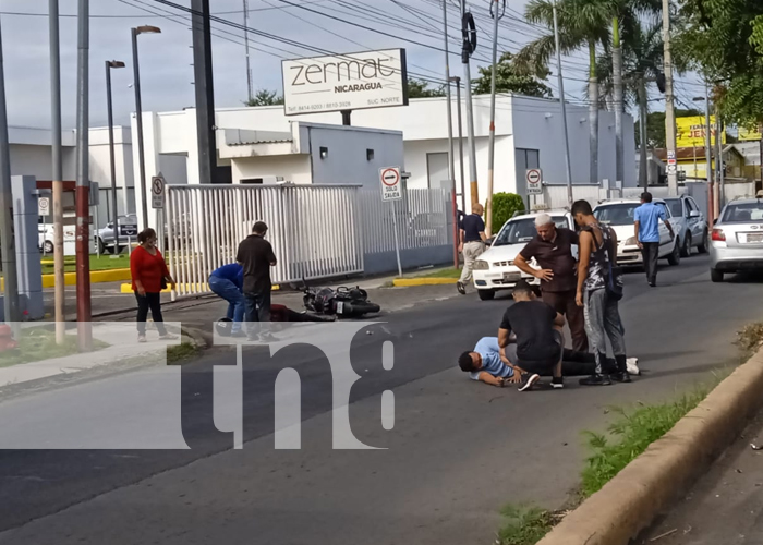 Peatón y motociclista lesionados tras accidente en Carretera Norte, Managua