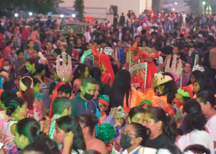Realizan el XX carnaval nacional de mitos, leyendas y tradiciones leonesas