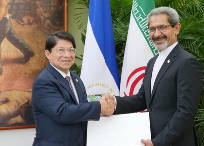 Canciller de Nicaragua recibió las copias de estilo del embajador de Irán