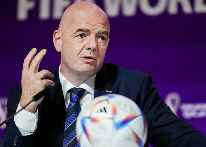 Presidente de FIFA tacha de hipócritas a los europeos por criticar a Qatar