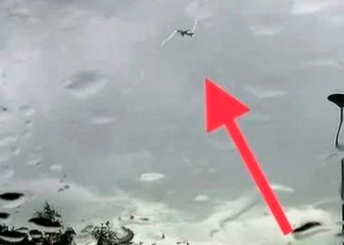¡De infarto! En pleno vuelo un rayo golpea un avión en los cielos de Alemania