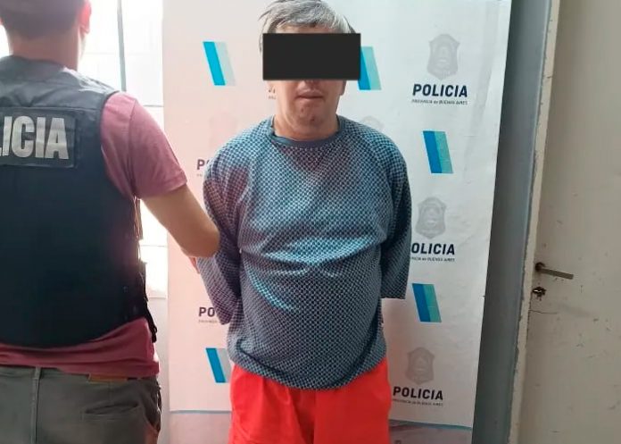 Secuestró y mató a su anciana madre con más de 100 puñaladas en Argentina