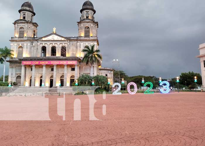Foto: Instalación de altares en la Avenida Bolívar, Nicaragua / TN8