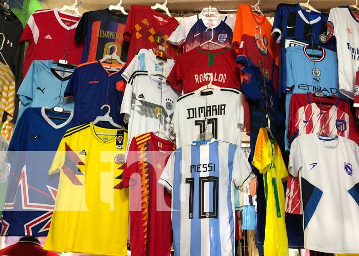 Camisas del Mundial de Fútbol en el Mercado Roberto Huembes