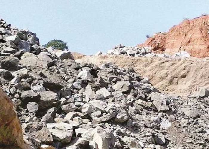8 muertos al derrumbarse una cantera de piedra en India