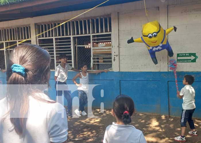 Homenaje a Carlos Fonseca desde colegios en Managua