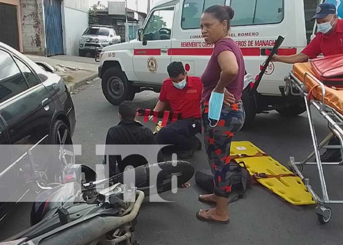 Accidente en Managua por el choque de un motorizado con una caponera