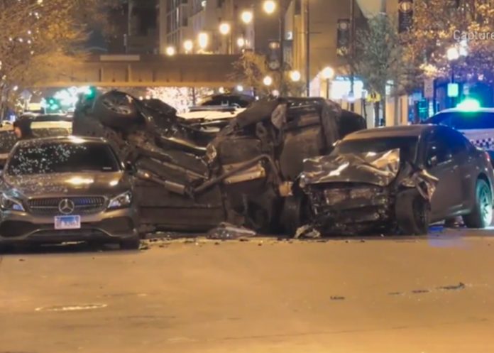 Mueren calcinados en Chicago tras de chocar el carro que robaron