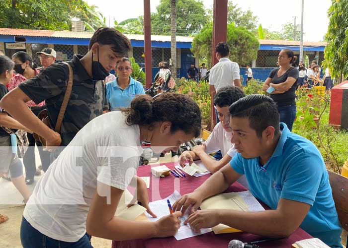 Foto: Entrega de bonos de bachiller para estudiantes de Chinandega / TN8