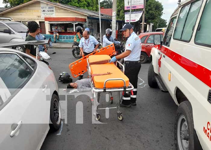  Accidente en intersección de Managua entre carro y moto