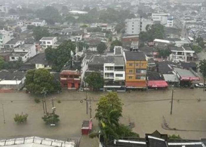 Derrumbe de tierra tras lluvias deja desaparecidos en Colombia